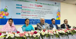 আমলাতন্ত্র আমাদের পিছিয়ে নিয়ে যাচ্ছে: ফাওজুল কবির খান